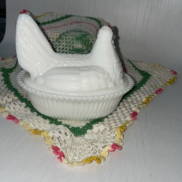 Vintage White Milk Glass Hen on the Nest Covered Dish Farmhouse Decor - Picture 4 of 8